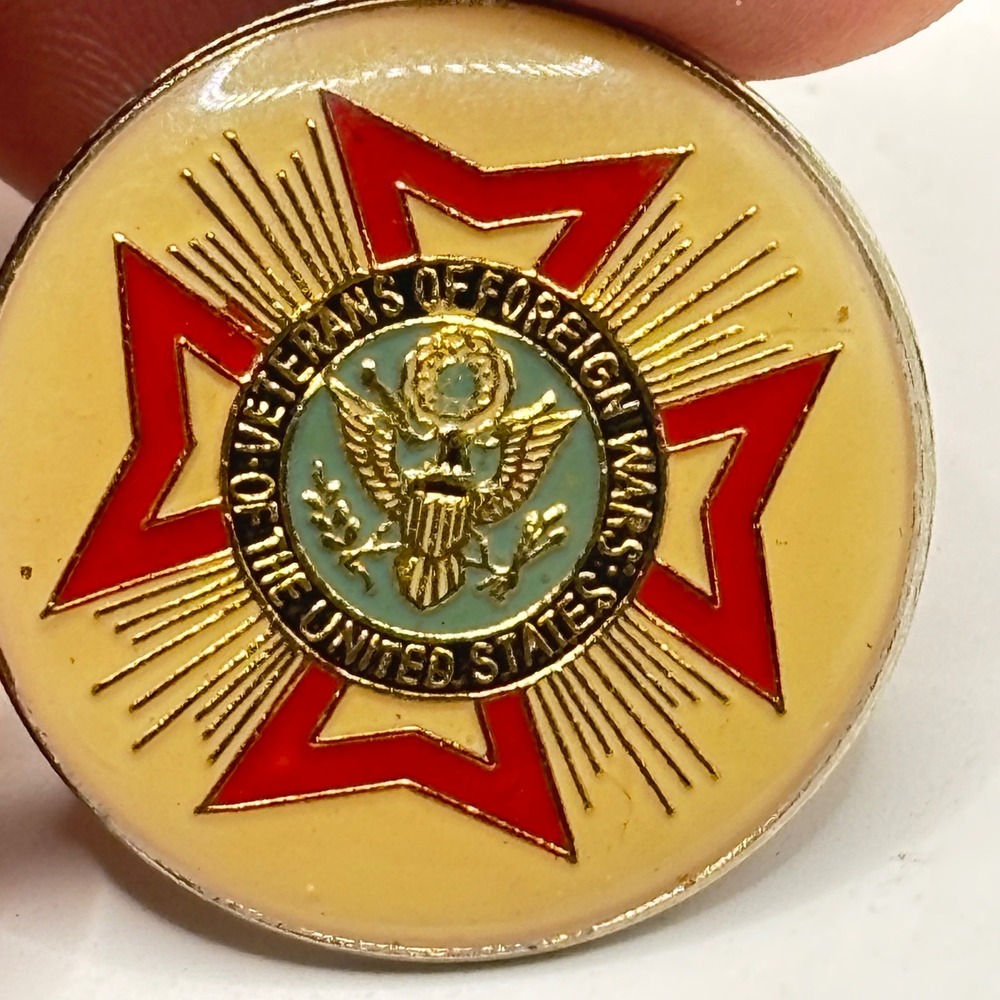 VFW Veterans of Foreign Wars US Lapel Pin Gold Tone Red Enamel Military Insignia